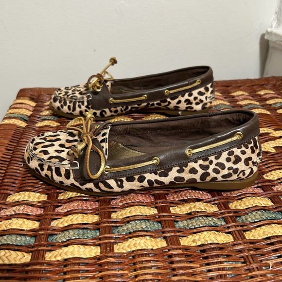 Sperry Leopard Print Slip On Flat Loafers 7 - Picture 2 of 11